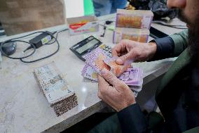 Currency Trading Begins In Idlib - Syria