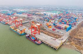 Yangtze River Mainline Ports Cargo Throughput