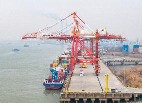 Yangtze River Mainline Ports Cargo Throughput