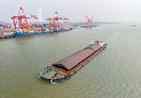Yangtze River Mainline Ports Cargo Throughput