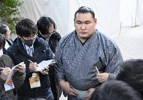 Sumo: Ring-entering ceremony at Tokyo shrine