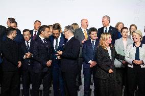 Coalition of the Willing Summit - Family Photo - Paris