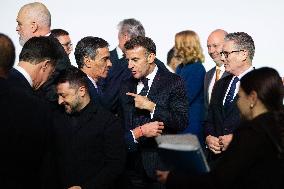 Coalition of the Willing Summit - Family Photo - Paris