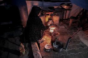Displaced Palestinians at Gaza Seaport
