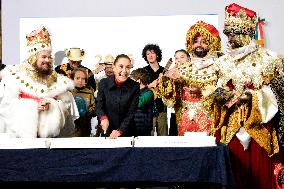 Mexican President Claudia Sheinbaum Holds Briefing Conference - Mexico