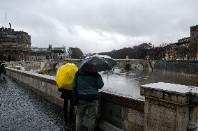 Tiber Banks Closed Due To Flooding - Rome