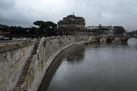 Tiber Banks Closed Due To Flooding - Rome