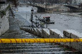 Tiber Banks Closed Due To Flooding - Rome