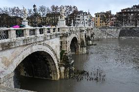 Tiber Banks Closed Due To Flooding - Rome