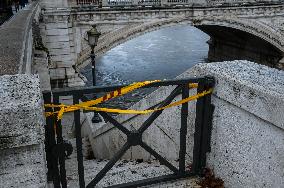 Tiber Banks Closed Due To Flooding - Rome