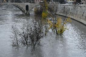 Tiber Banks Closed Due To Flooding - Rome