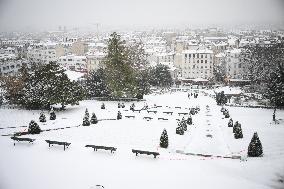 Slip Under Snow in Montmartre - Paris