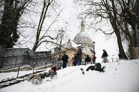 Slip Under Snow in Montmartre - Paris