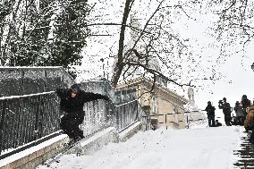 Slip Under Snow in Montmartre - Paris
