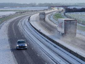 Traffic on the A28 during snowfall - Franqueville