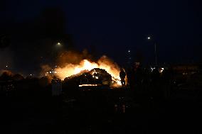 Farmers Block Roundabout Near A61 in Castelnaudary