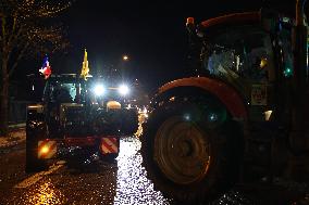 Several Dozen Farmers From The Coordination Rurale At Porte d Auteuil - Paris