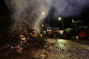Several Dozen Farmers From The Coordination Rurale At Porte d Auteuil - Paris