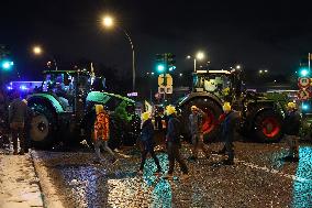 Several Dozen Farmers From The Coordination Rurale At Porte d Auteuil - Paris