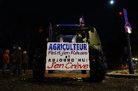 Several Dozen Farmers From The Coordination Rurale At Porte d Auteuil - Paris