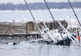 Preparing a vessel to be raised from underwater