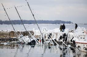 Preparing a vessel to be raised from underwater