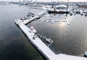 Preparing a vessel to be raised from underwater