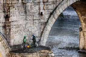 High Water Continues on Tiber River - Rome