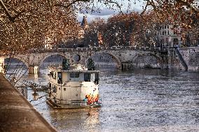 High Water Continues on Tiber River - Rome