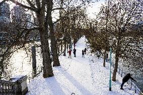 Illustration - Paris Under the Snow - Paris