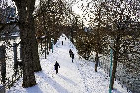 Illustration - Paris Under the Snow - Paris