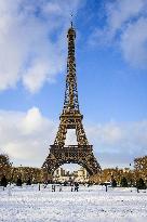 Illustration - Paris Under the Snow - Paris