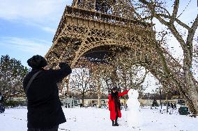 Illustration - Paris Under the Snow - Paris