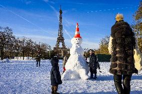 Illustration - Paris Under the Snow - Paris