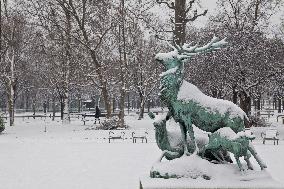 Illustration - Paris Under the Snow - Paris
