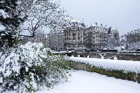 Illustration - Paris Under the Snow - Paris