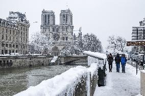 Illustration - Paris Under the Snow - Paris