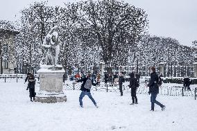 Illustration - Paris Under the Snow - Paris