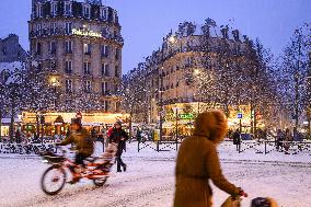 Illustration - Paris Under the Snow - Paris