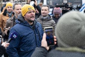 Several Dozen Farmers From The Coordination Rurale - Paris