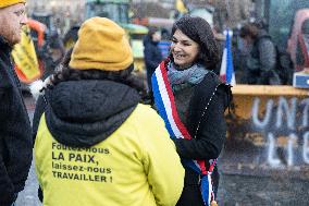 Several Dozen Farmers From The Coordination Rurale - Paris