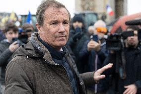 Several Dozen Farmers From The Coordination Rurale - Paris