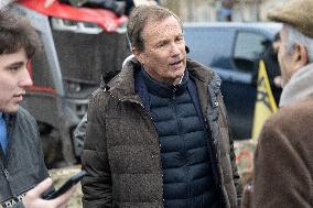 Several Dozen Farmers From The Coordination Rurale - Paris