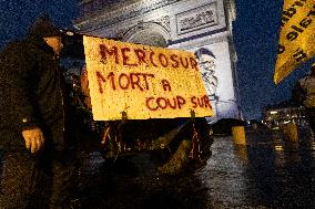 Several Dozen Farmers From The Coordination Rurale - Paris