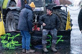 Several Dozen Farmers From The Coordination Rurale - Paris