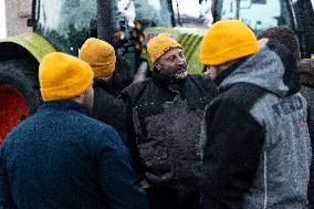 Several Dozen Farmers From The Coordination Rurale - Paris