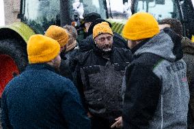 Several Dozen Farmers From The Coordination Rurale - Paris