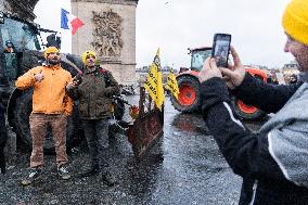 Several Dozen Farmers From The Coordination Rurale - Paris