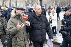 Several Dozen Farmers From The Coordination Rurale - Paris