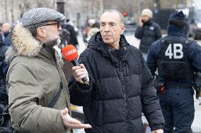 Several Dozen Farmers From The Coordination Rurale - Paris